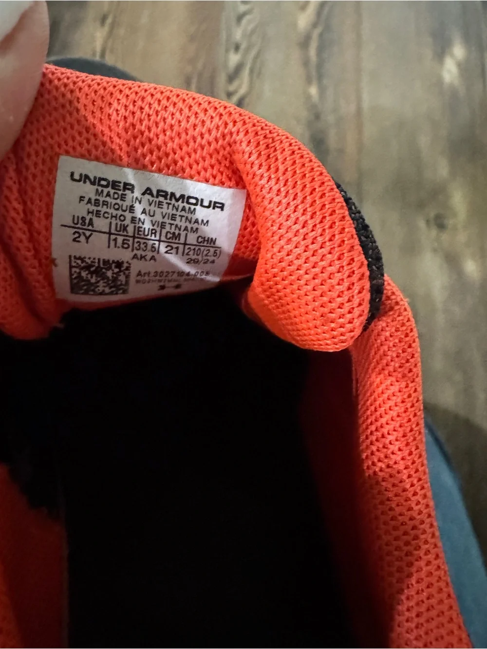 Under Armour Kids Black and Orange Casual Athletic Sneakers 2Y